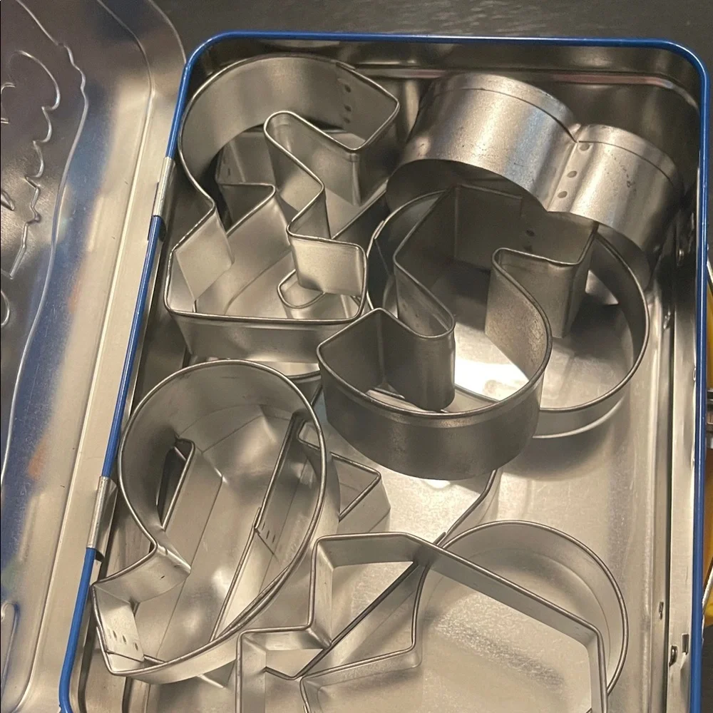 Williams Sonoma Kids Cookie Cutter Tins — Red, Blue, Pink